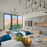 Tiffany Apartment *